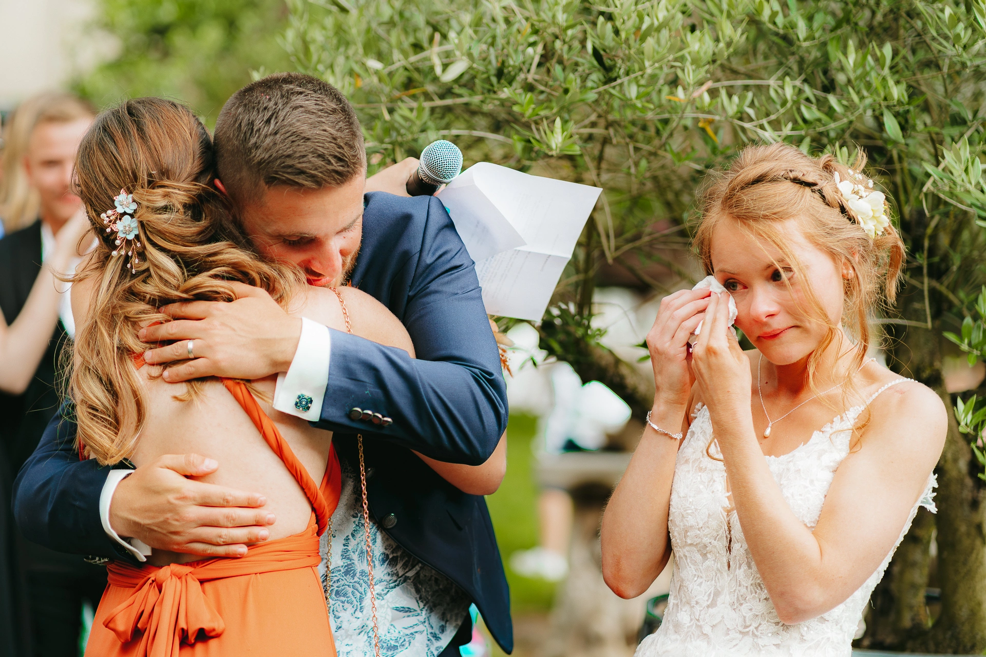 Moment d'émotion spontané pendant la cérémonie